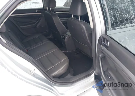 2008 Volkswagen Jetta Wolfsburg Edition z USA, uszkodzony, nr VIN 3VWRJ71K78M185070